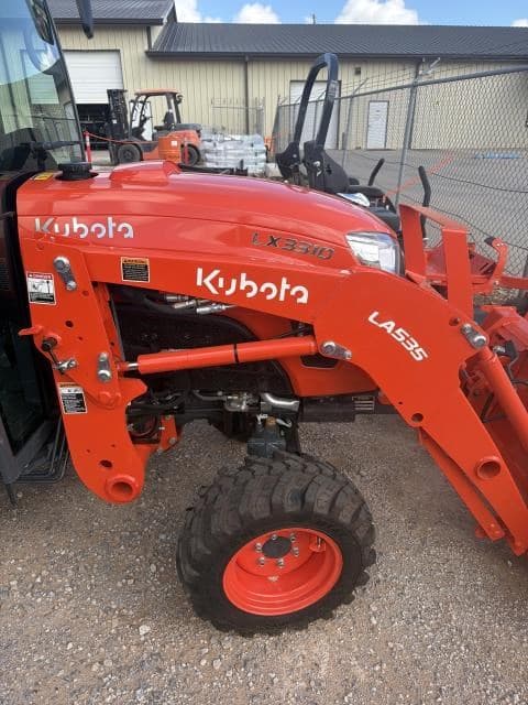 Image of Kubota LX3310HSDC equipment image 3