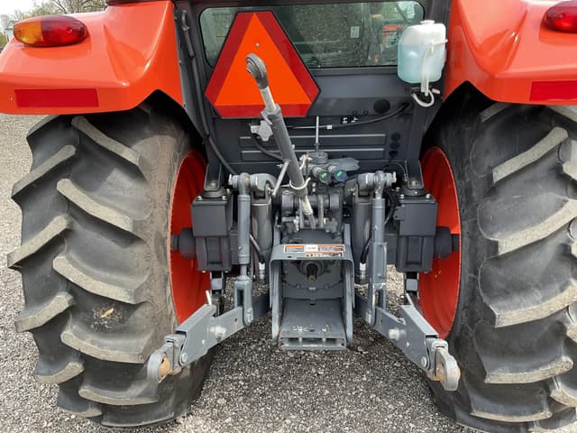 Image of Kubota M4-071 equipment image 3