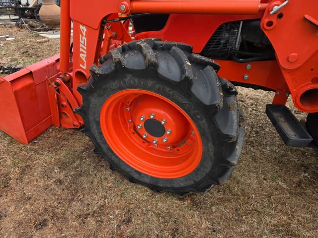 Image of Kubota M4D-071HDC12 equipment image 3