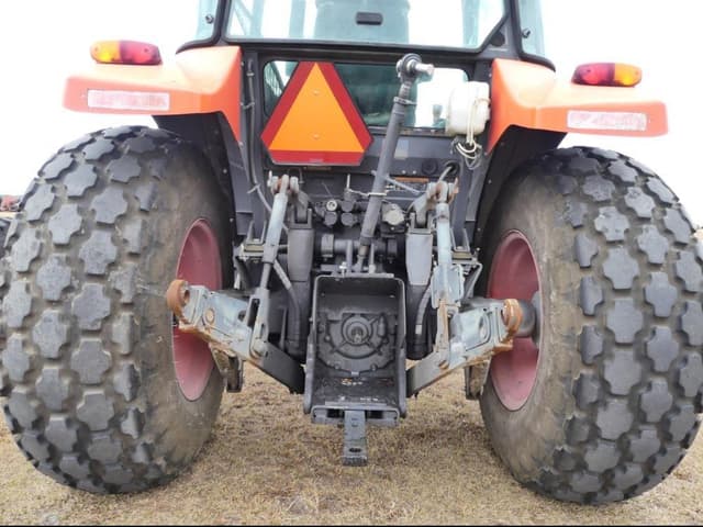 Image of Kubota M5-091 equipment image 4