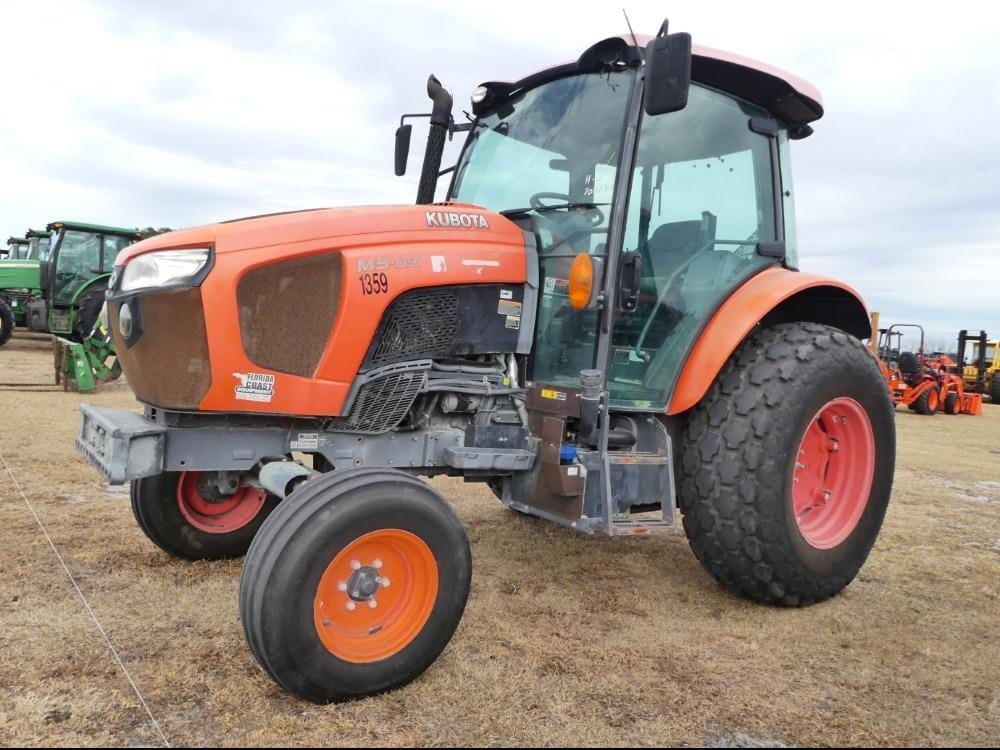 2020 Kubota M5-091 Equipment Image0