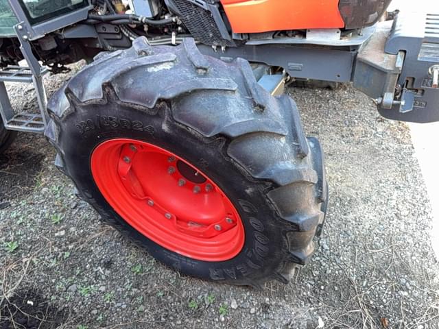 Image of Kubota M5-111D equipment image 4