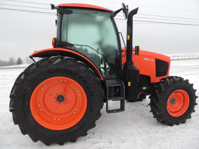 Image of Kubota M6-141 equipment image 3