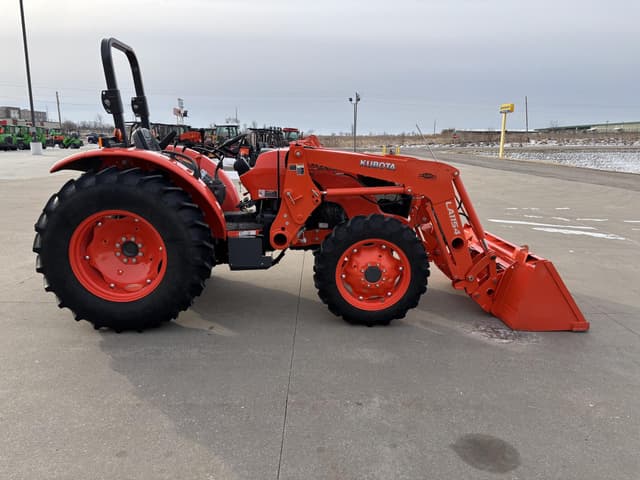 Image of Kubota M6060D equipment image 4