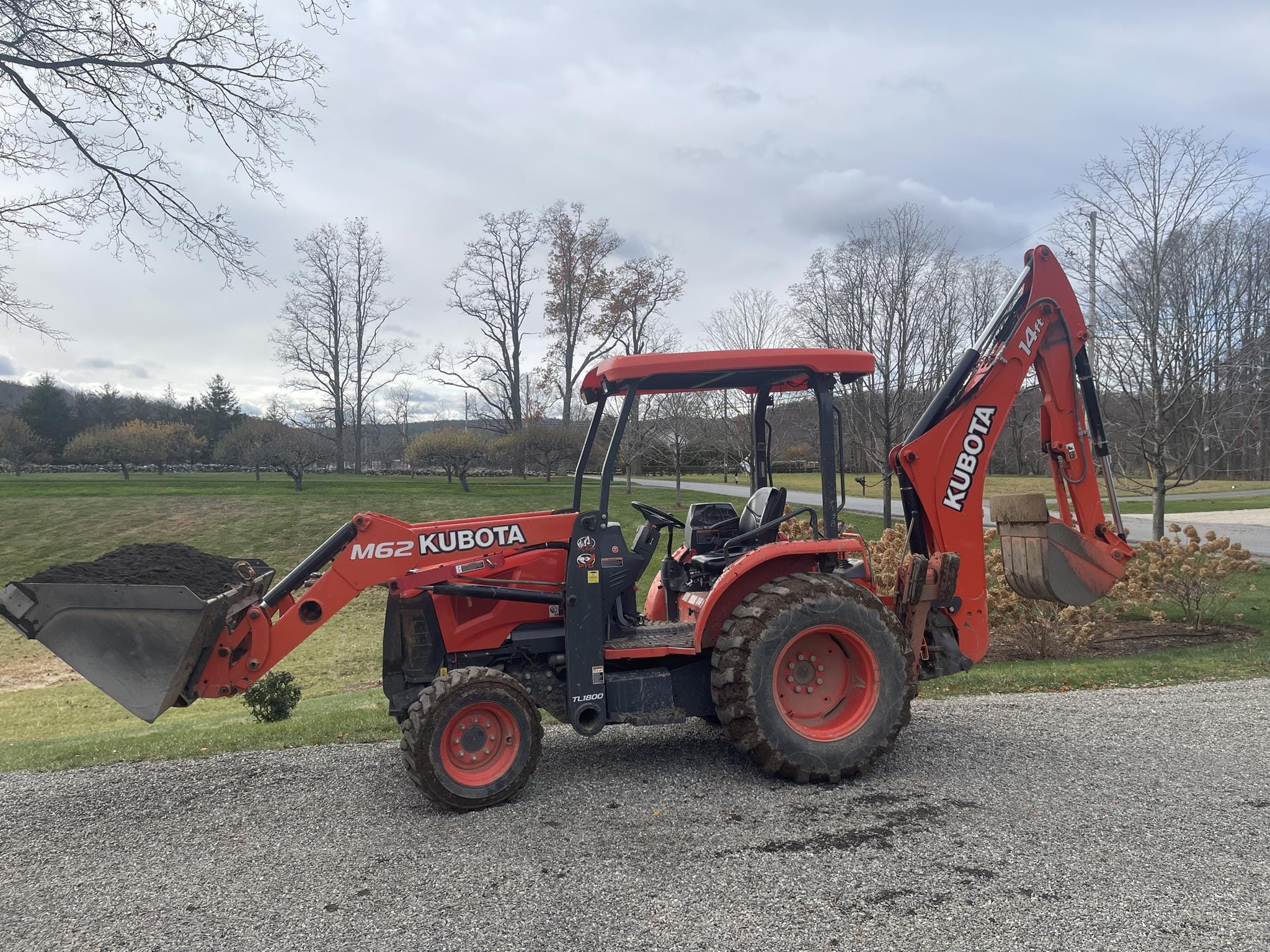 2020 Kubota M62 Equipment Image0