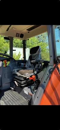 Image of Kubota M6S-111 equipment image 4