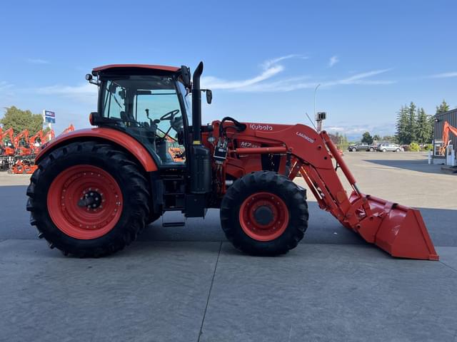 Image of Kubota M7.132 Deluxe equipment image 4