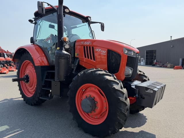 Image of Kubota M7.132 Deluxe equipment image 3