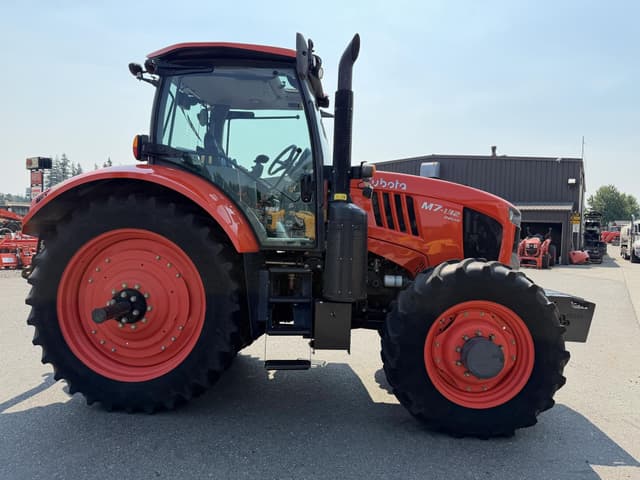 Image of Kubota M7.132 Deluxe equipment image 4