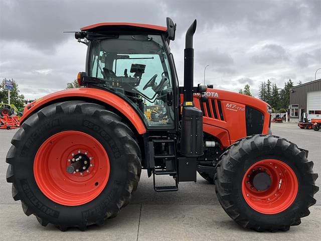 Image of Kubota M7.172 Premium KVT equipment image 4