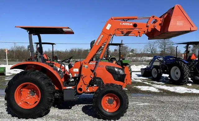 Image of Kubota M7060 equipment image 2