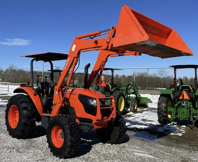 Image of Kubota M7060 equipment image 3