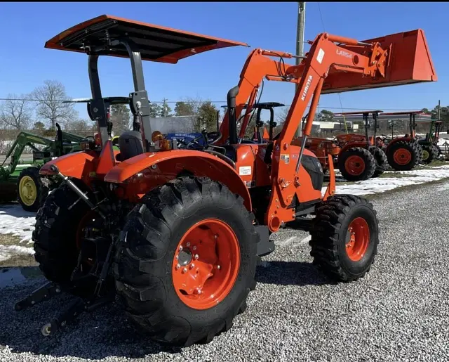 Image of Kubota M7060 equipment image 4