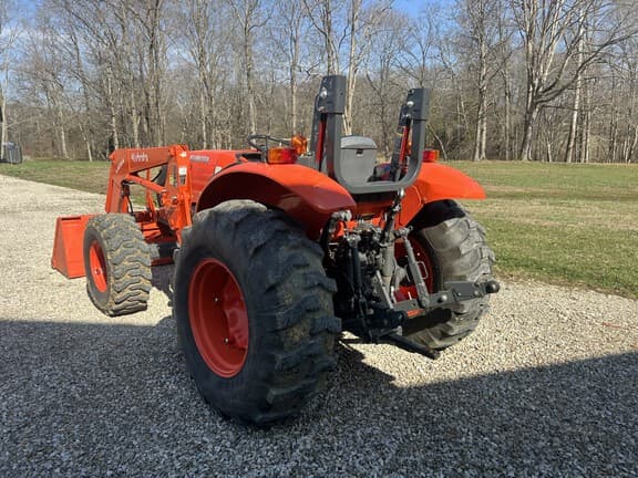 Image of Kubota M7060 equipment image 3
