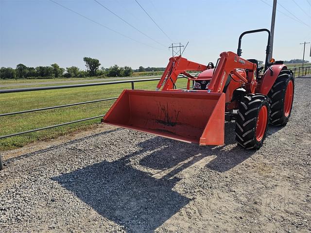 Image of Kubota M7060 equipment image 2