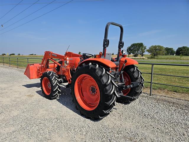 Image of Kubota M7060 equipment image 4