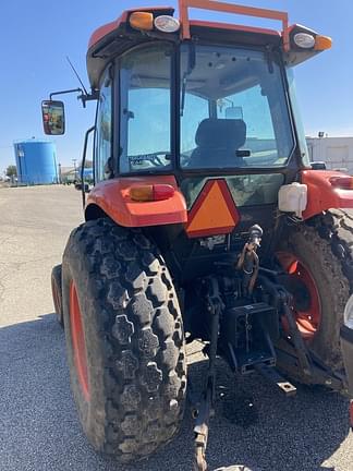 Image of Kubota M7060 equipment image 3