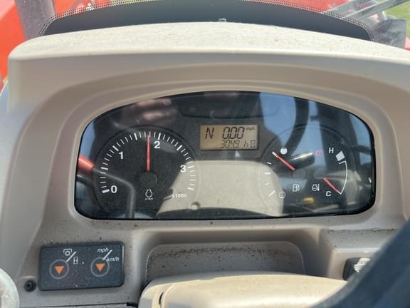 Image of Kubota M7060 equipment image 1