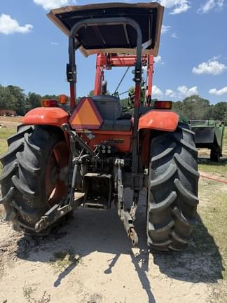 Image of Kubota M7060 equipment image 4