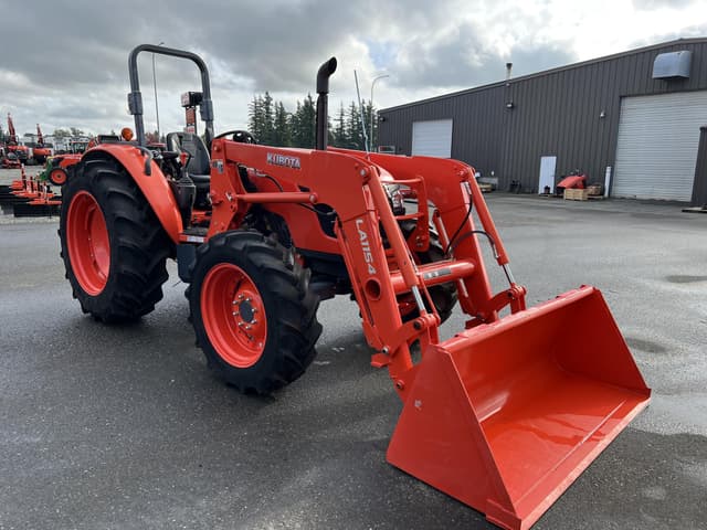 Image of Kubota M7060HD equipment image 3