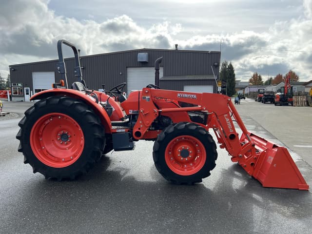Image of Kubota M7060HD equipment image 4