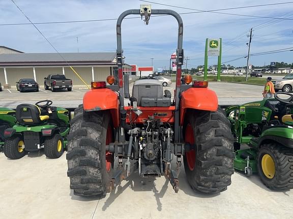 Image of Kubota M7060 equipment image 2