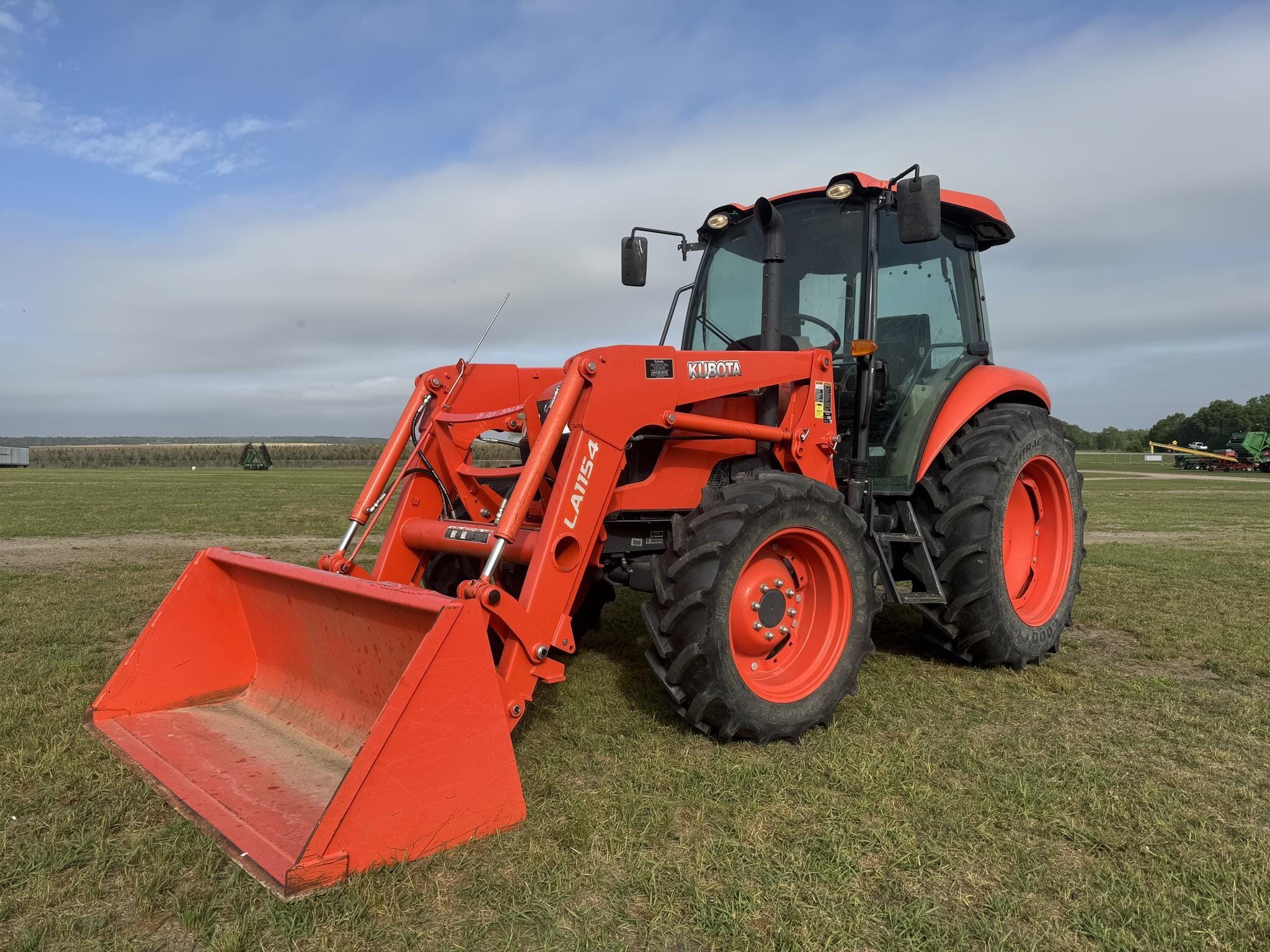 2020 Kubota M7060HDC Equipment Image0
