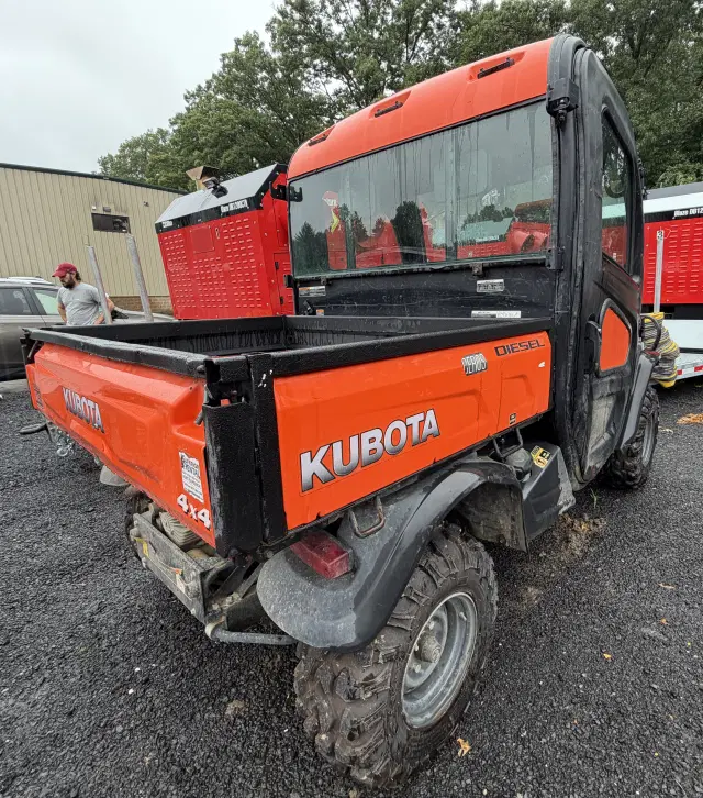 Image of Kubota RTV-X1100C equipment image 2