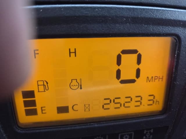 Image of Kubota RTV-X1100CWL equipment image 2