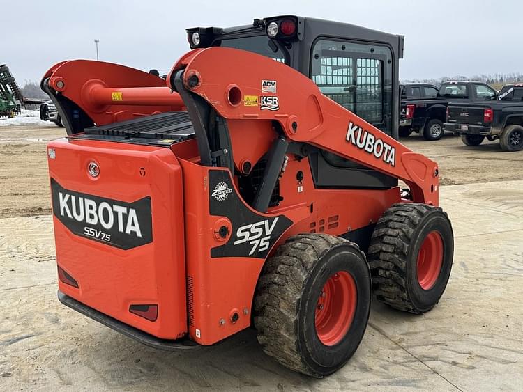 2020 Kubota SSV75 Equipment Image0