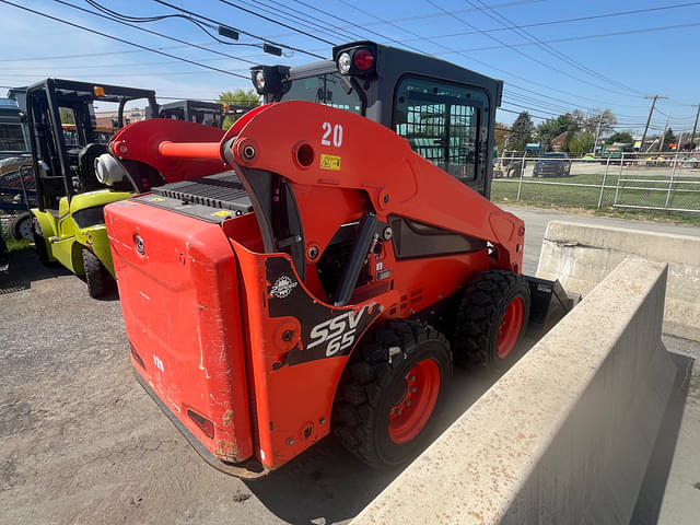 Image of Kubota SSV65 equipment image 3