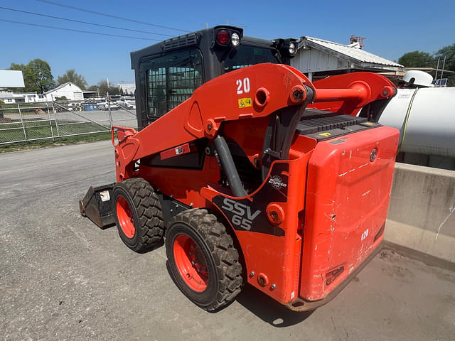 Image of Kubota SSV65 equipment image 2