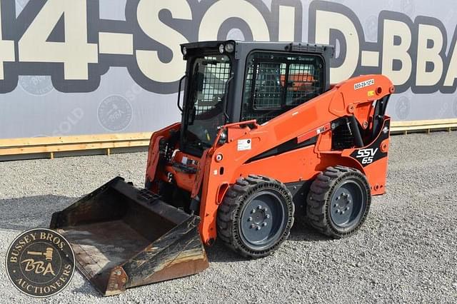 Image of Kubota SSV65 equipment image 4