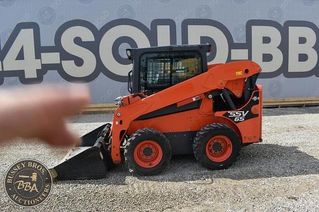 Image of Kubota SSV65 equipment image 4