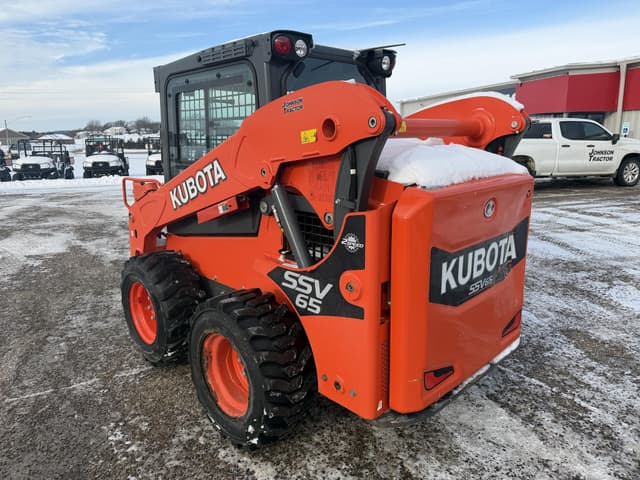 Image of Kubota SSV65HC equipment image 2
