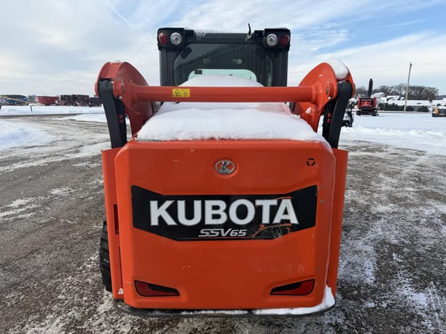 Image of Kubota SSV65 equipment image 3