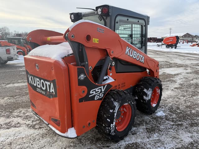 Image of Kubota SSV65 equipment image 4
