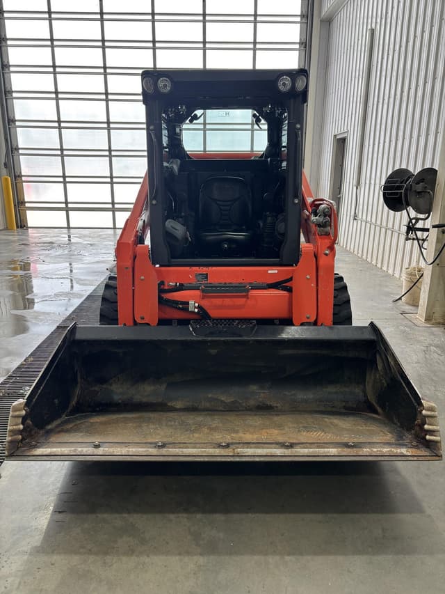 Image of Kubota SSV65 equipment image 3