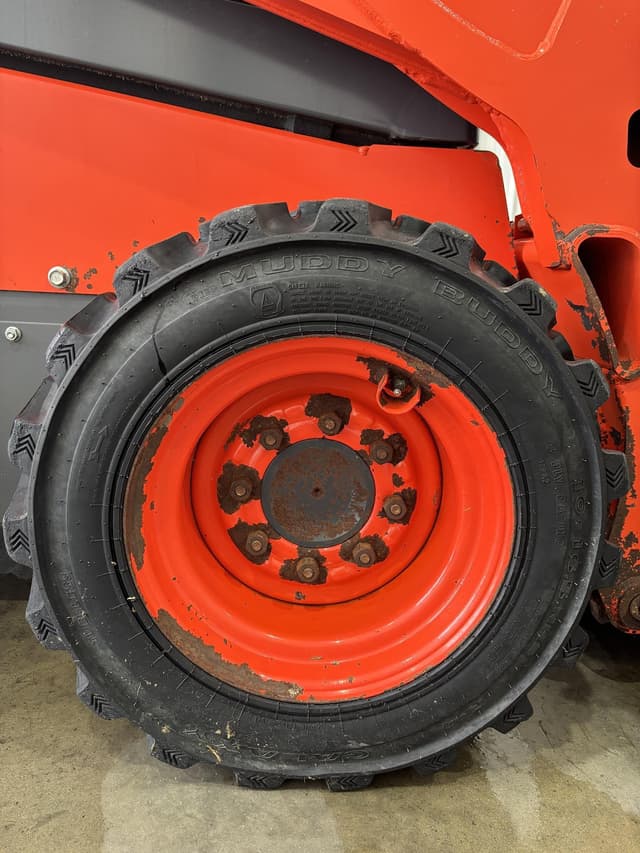 Image of Kubota SSV65 equipment image 2