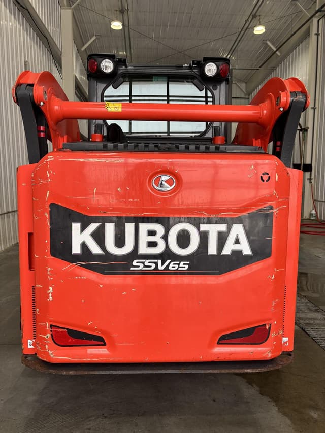 Image of Kubota SSV65 equipment image 1