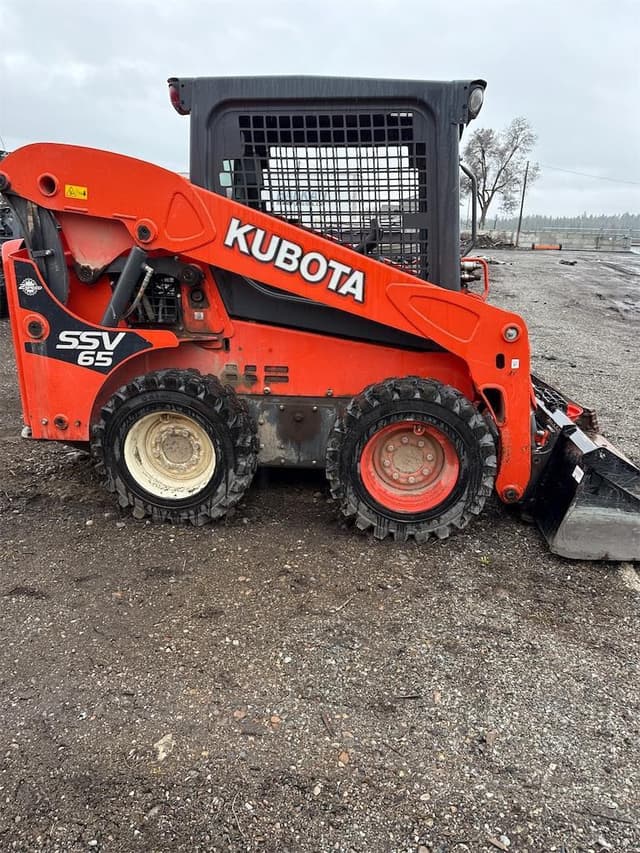 Image of Kubota SSV65 equipment image 3