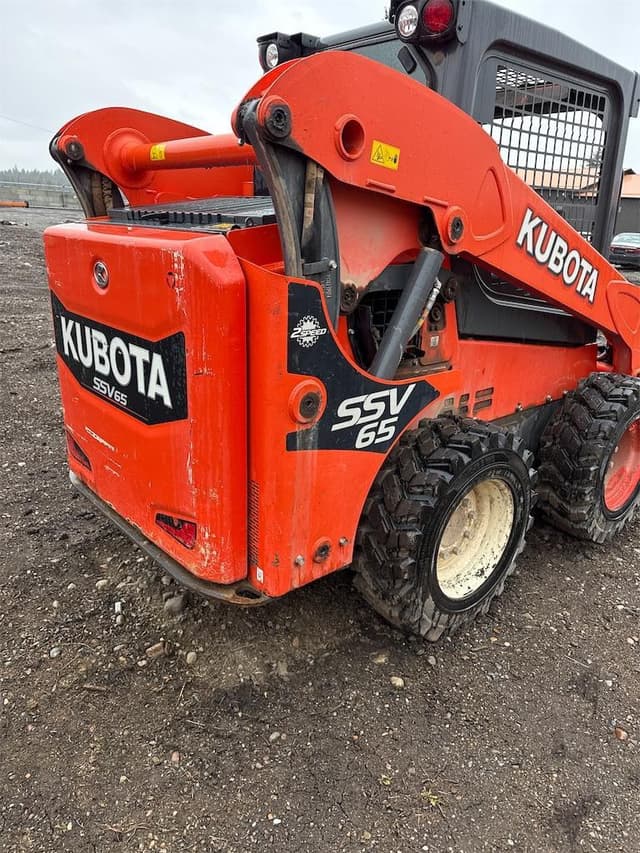 Image of Kubota SSV65 equipment image 4