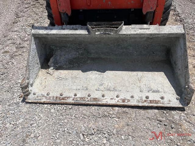 Image of Kubota SSV65 equipment image 4
