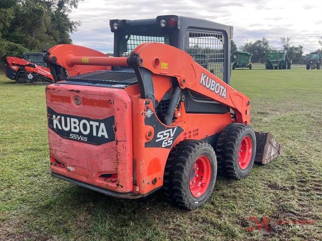 Image of Kubota SSV65 equipment image 2