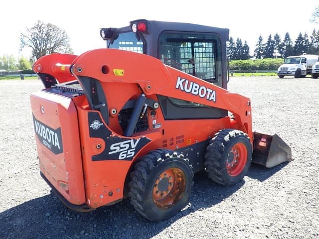 Image of Kubota SSV65 equipment image 4