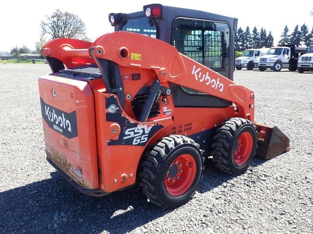Image of Kubota SSV65 equipment image 4