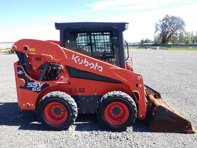 Image of Kubota SSV65 equipment image 3
