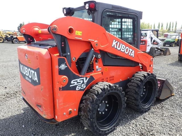 Image of Kubota SSV65 equipment image 4