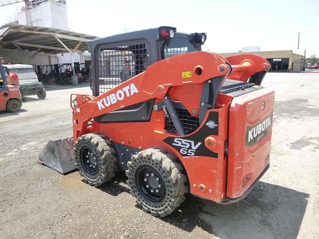 Image of Kubota SSV65 equipment image 3