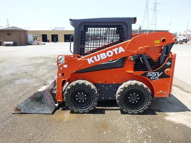 Image of Kubota SSV65 equipment image 4